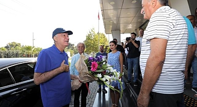 Başkan Engin görevine alkışlarla döndü