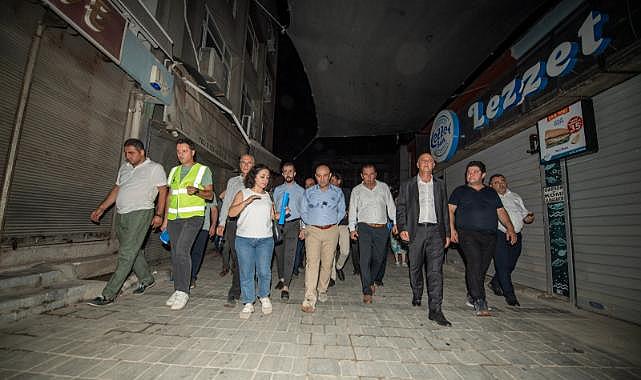 Başkan Soyer, Kemeraltı’ndaki gece çalışmalarını inceledi