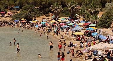 Belediye ekipleri yüzlerce torba çöp topladı