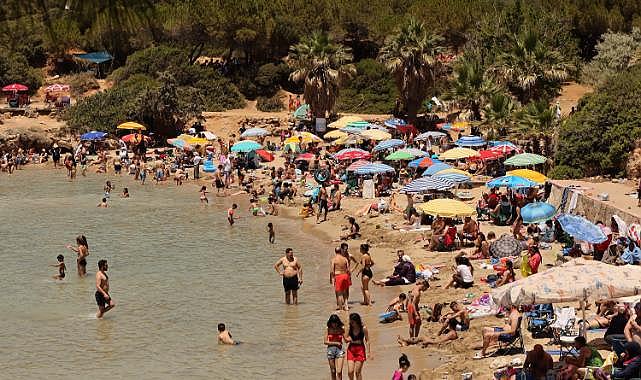 Belediye ekipleri yüzlerce torba çöp topladı