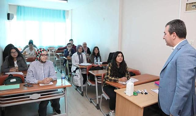 Bergama Belediyesi&#039;nin kursu üniversiteli yaptı