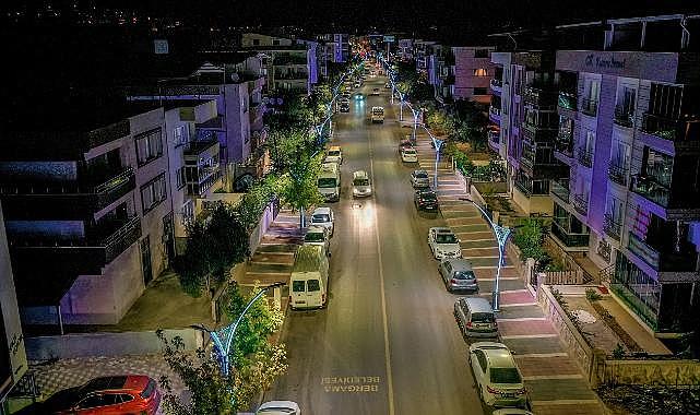Bergama&#039;da yollar yenileniyor, halk refaha kavuşuyor