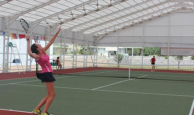 Bergama Tenis Kulübü Zafer Kupası başlıyor