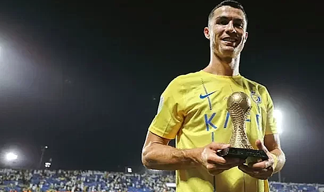 Cristiano Ronaldo, Dünya Kupası benzeri kupa ile Maçın Adamı ödülünü aldı