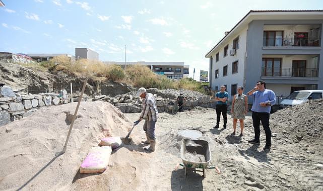 Efes Selçuk&#039;ta yollar, aydınlatma direkleri ve parklar..