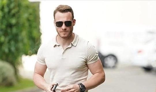 En popüler erkek oyuncular listesinde kerem bürsin rakiplerine fark atıyor!