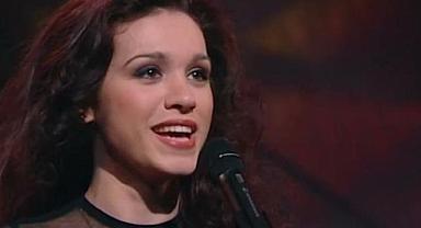 Eurovision'a damga vuran Şebnem Paker müzik öğretmeni olarak Milas'a atandı