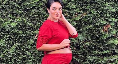 Ezgi Mola karnı burnunda yeni pozlarını paylaştı