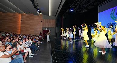 Gaziemir’de sahne Yaz Okulu kursiyerlerinin