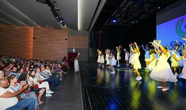 Gaziemir’de sahne Yaz Okulu kursiyerlerinin