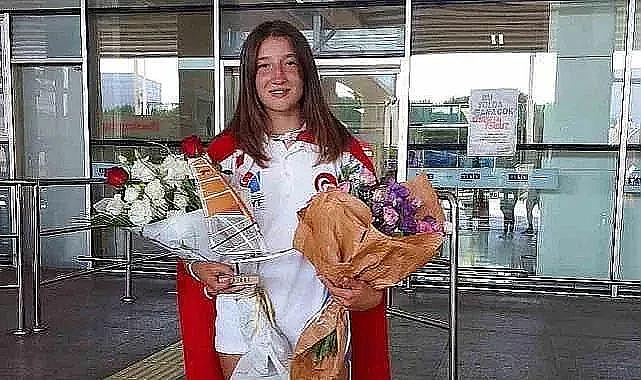 Göztepeli Defne Simay Başdağ, Dünya şampiyonu oldu!