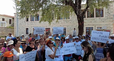 Havlulu eylem Foça'ya da sıçradı