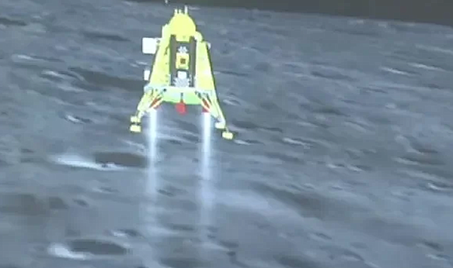 Hindistan, Ay&#039;ın Karanlık yüzüne iniş yapan ilk ülke oldu!