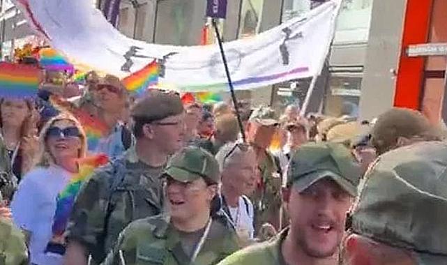 İsveç Ordusu, LGBT&#039;liler için yürüyüş gerçekleştirdi