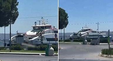 İzmir'de duramayan vapur kıyıya çarptı