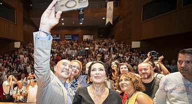 İzmir'de Türkan Şoray sevgisi