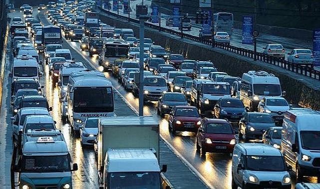 İzmir&#039;deki araç sayısı arttı!