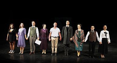 İzmir Şehir Tiyatroları'ndan Bedia Muvahhit'e özel gösterim