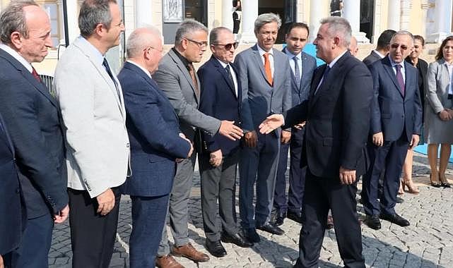 İzmir Valisi Dr. Süleyman Elban Göreve Başladı