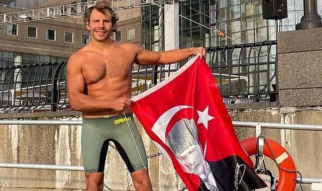 İzmirli Emre’den ABD’de zafer kulacı