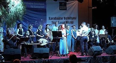 Karabağlar Belediyesi TSM Korosu'ndan renkli konser