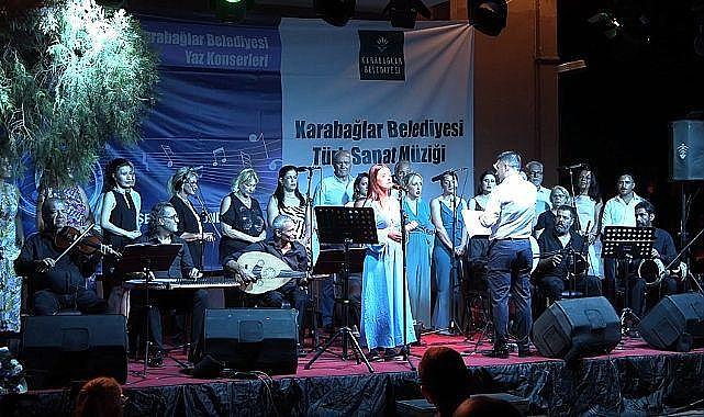 Karabağlar Belediyesi TSM Korosu&#039;ndan renkli konser