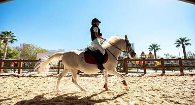 Karşıyaka’da 20 bin çocuk binicilik sporuyla tanışt