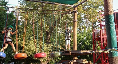 Karşıyaka'da tatil keyfi 'Macera Parkı'nda yaşanıyor