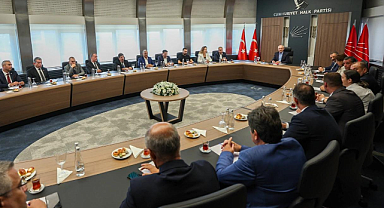 Kılıçdaroğlu, CHP İzmir'in başkanları ile bir arada