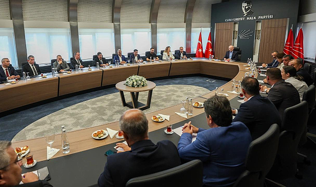 Kılıçdaroğlu, CHP İzmir&#039;in başkanları ile bir arada