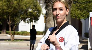 Kırık elle bronz madalya aldı