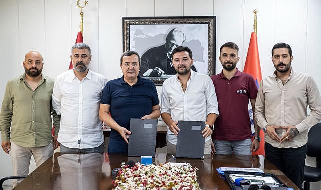 Konak&#039;ta imzalar sokak emekçileri için atıldı