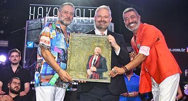 Menemen'de Hakan Altun ve Hüsnü Şenlendirici'den zafer konseri