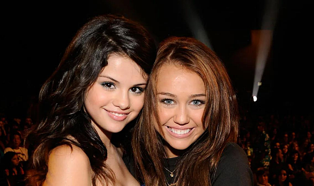Miley Cyrus ve Selena Gomez&#039;den aynı güne şarkı müjdesi