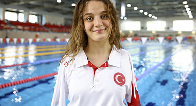 Milli yüzücü Sümeyye Boyacı, dünya üçüncüsü