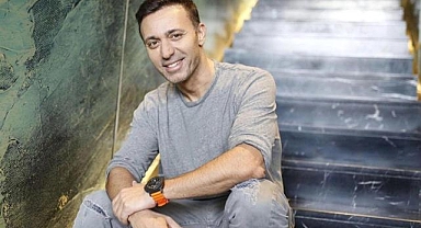 Mustafa Sandal yeni klibinde kayınpederini oynattı