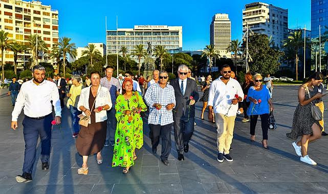 Nazi katliamında hayatını kaybeden Romanlar İzmir&#039;de anıldı
