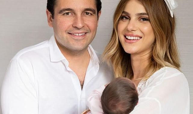 Nazlı Sabancı&#039;dan ilk aile pozu