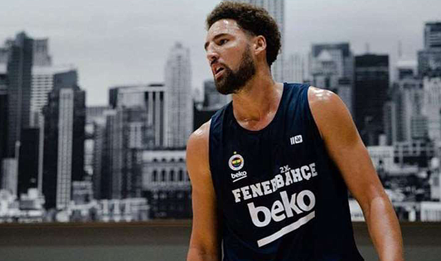 NBA&#039;in yıldız oyuncusu Klay Thompson, Fenerbahçe tişörtüyle antrenman yaptı