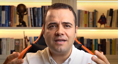 Özgür Demirtaş'tan "Hiç Çeşme'ye gitmemiş" diyen Buket Aydın'a yanıt!