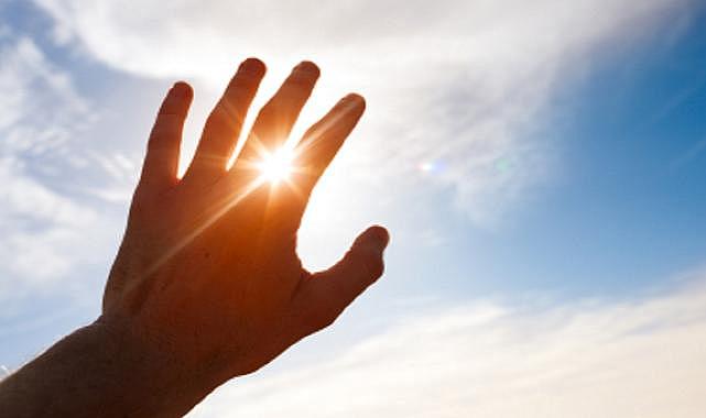 Prof. Dr. İlgen Ertam Sağduyu, DNA&#039;yı etkileyen ultraviyole ışınları birçok hastalığa sebep olabilir