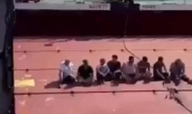 Rusya Karadeniz&#039;de Türk gemisine helikopterli denetim gerçekleştirdi. Mürettebat Bozkurt işaretiyle böyle cevap verdi