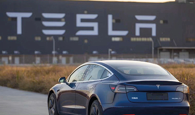 Tesla&#039;nın başı dertte! 280 bin araç için soruşturma başlatıldı