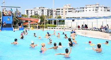 Torbalı’da yüzme öğrenen öğrenciler sertifikalarını aldı