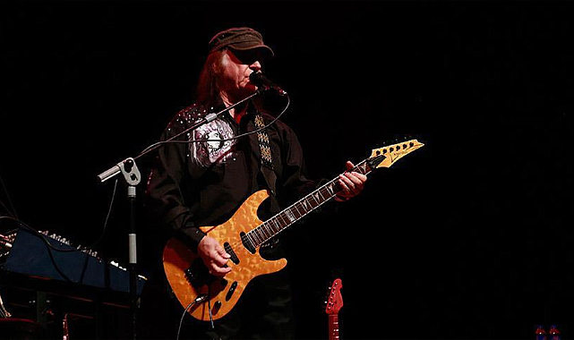 Türk rock müziğinin efsane ismi Erkin Koray hastaneye kaldırıldı!