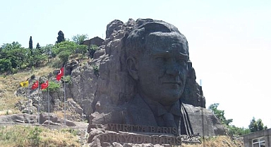 Türkiye'nin en büyük, dünyanın 10. büyük heykeli: İzmir Atatürk Maskı