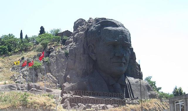 Türkiye&#039;nin en büyük, dünyanın 10. büyük heykeli: İzmir Atatürk Maskı