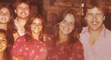 Ünlü oyuncu anne ve babasını paylaştı.Yakışıklılığın sırrı aileden!