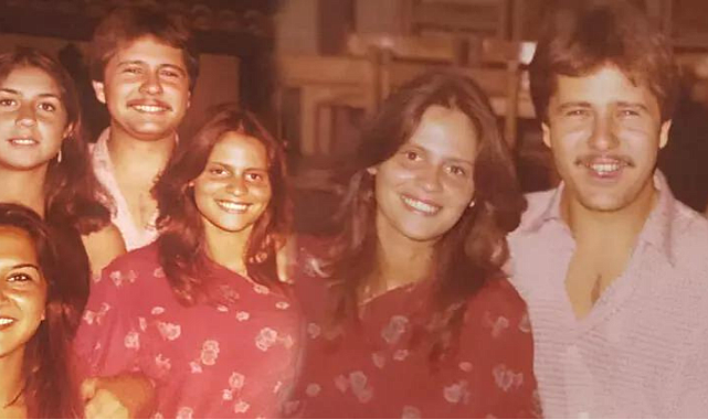 Ünlü oyuncu anne ve babasını paylaştı.Yakışıklılığın sırrı aileden!