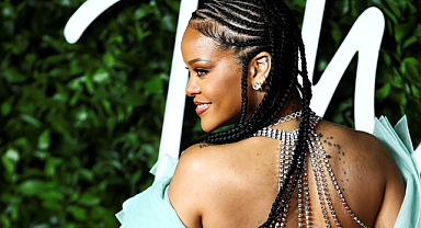 Ünlü şarkıcı Rihanna ikinci kez anne oldu!